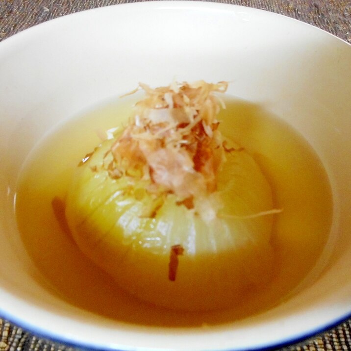 白ダシで丸ごと玉ねぎの和風スープ